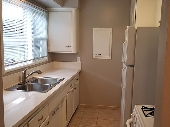 2nd image of 865 W Huntington Dr APT 9