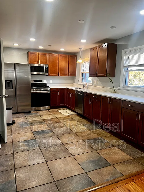 3 bed, 2.0 bath, 1719 sqft, $2,800 — Photo 4