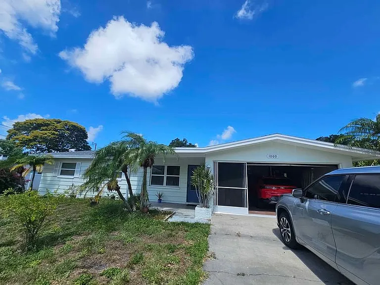 1000 S Lake Dr — Photo 1