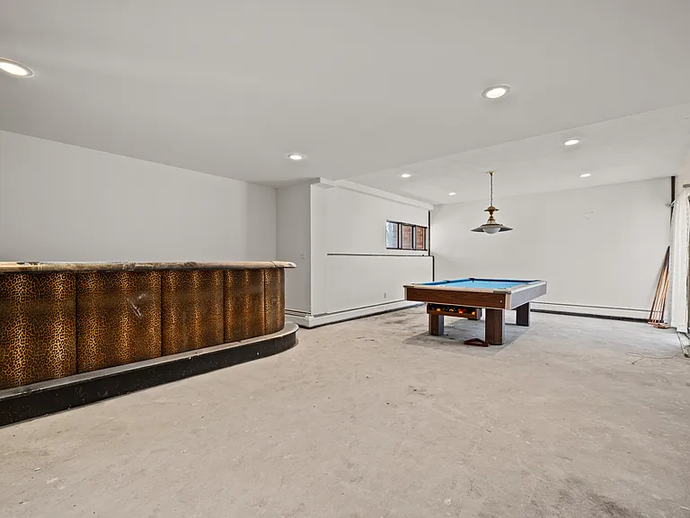 100 Leonard Rd — Photo 32