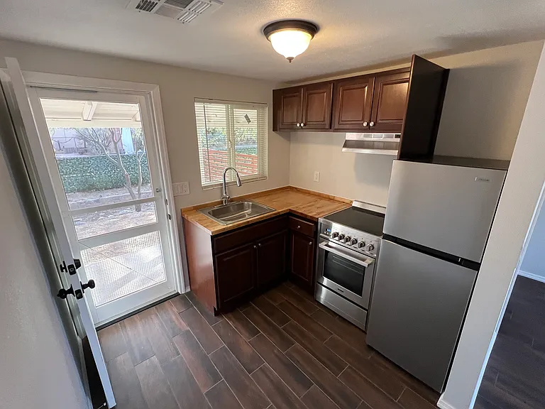 441 E Brady St #1 — Photo 2