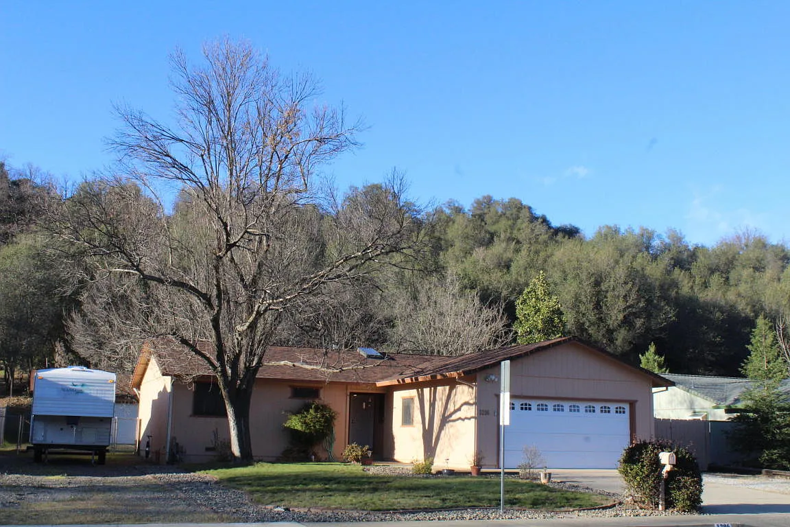 3206 Harlan Dr photo 1