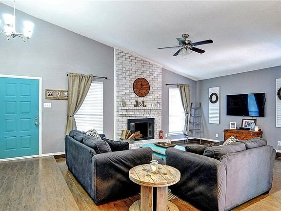 5th image of 5029 Presidio Dr