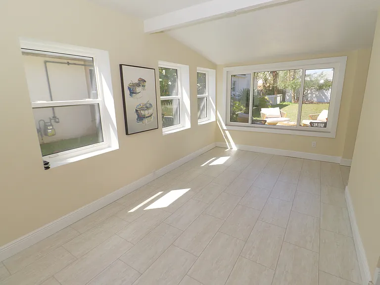 Large Sunroom/Dining/Family Room/Workout area