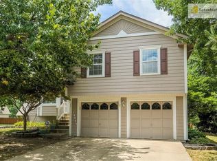 720 NE Adams Dr, Lees Summit, MO 64086