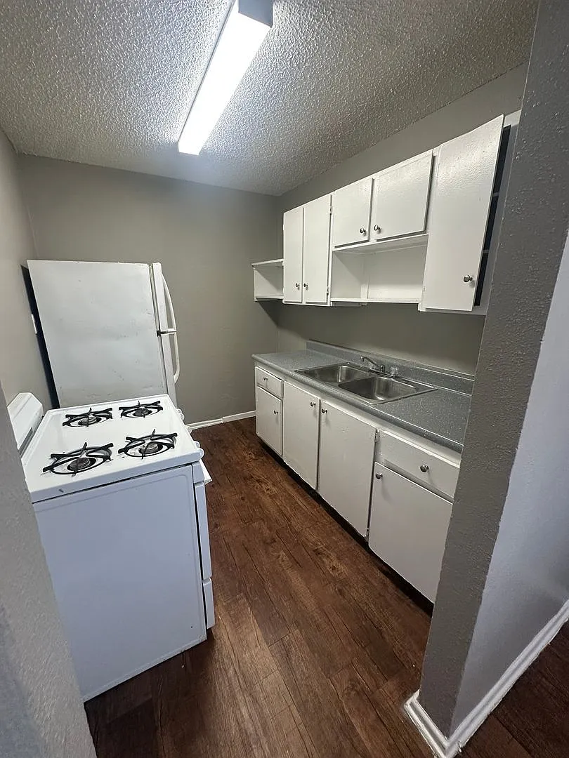 Brookview Duplex 6917 — Photo 4