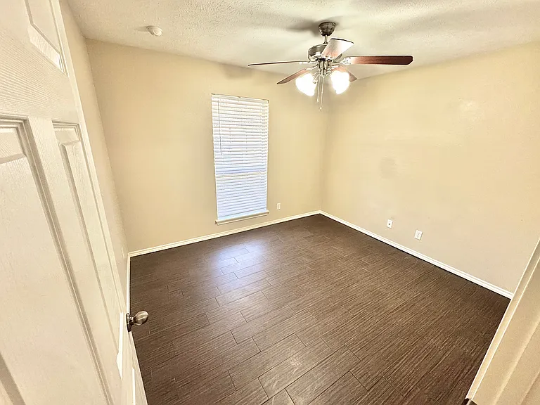 604 Harris Dr — Photo 5