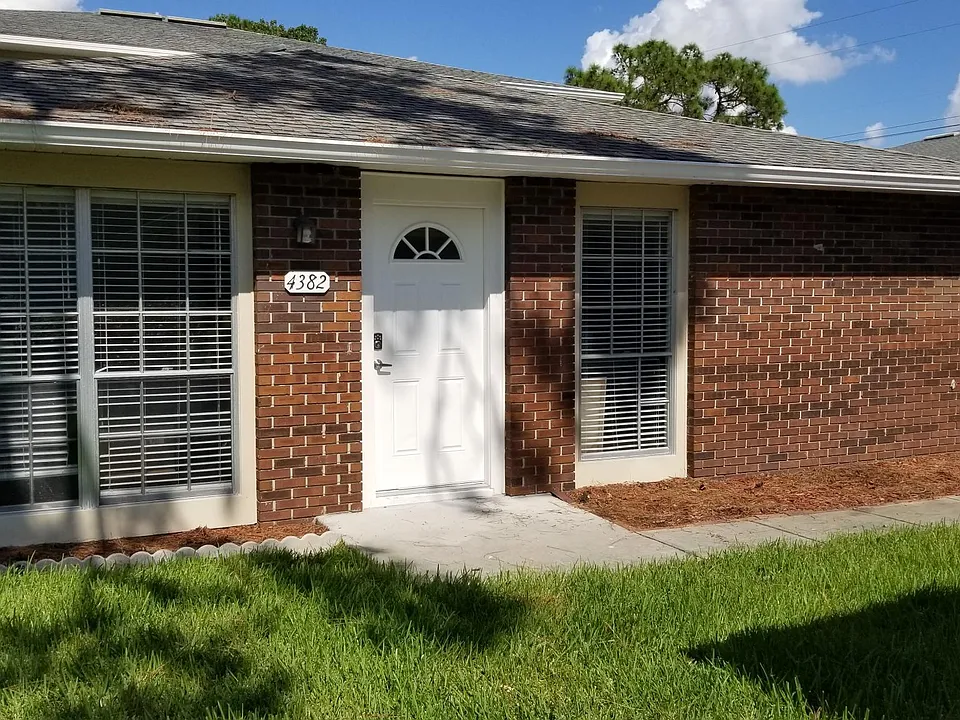 4382 Shadow Crest Pl