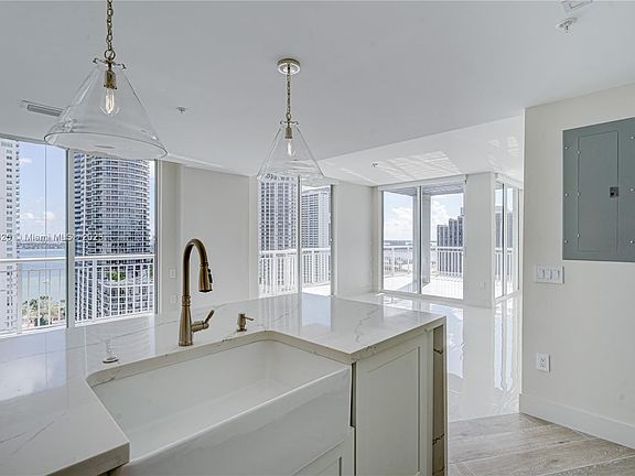 3rd image of 275 NE 18th St Penthouse 7