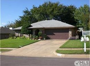 212 Ginger Ln, Euless, TX 76039