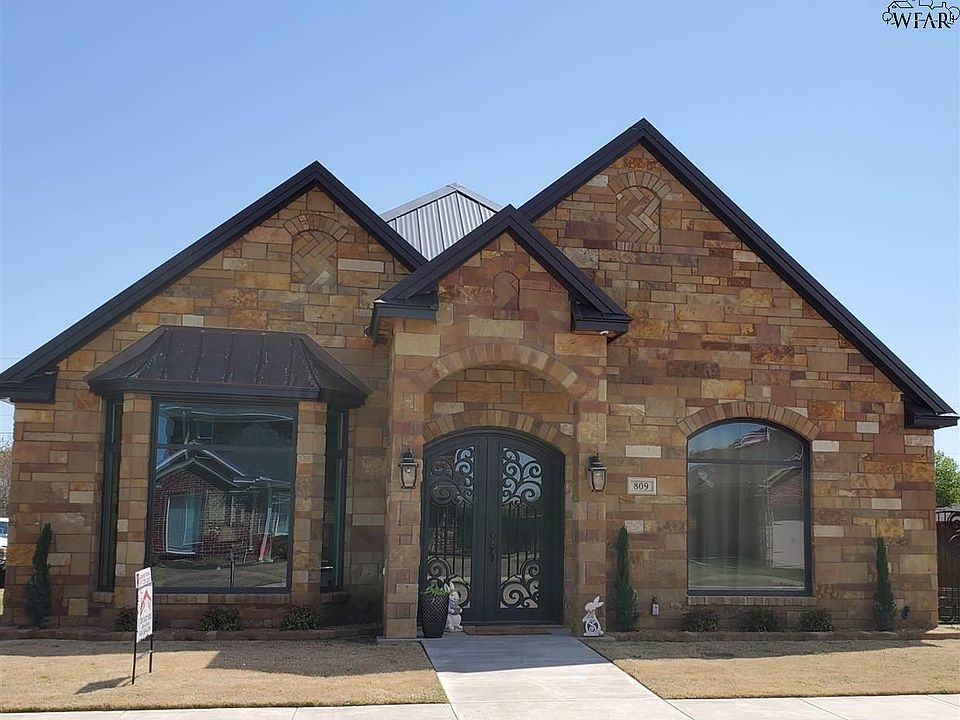 1st image of 809 Coulter Dr