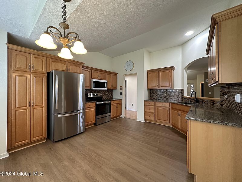 5th image of 12 Mayfield Court