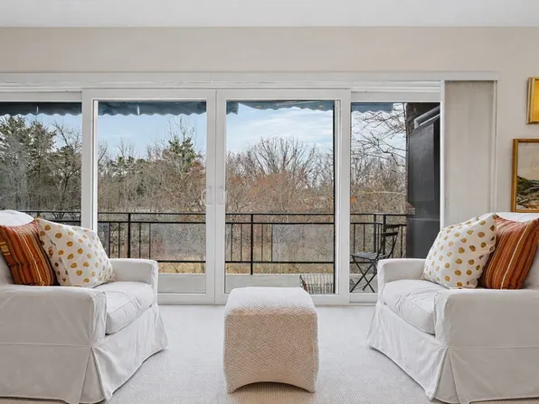 1210 Greendale Ave APT 340, Needham, MA 02492