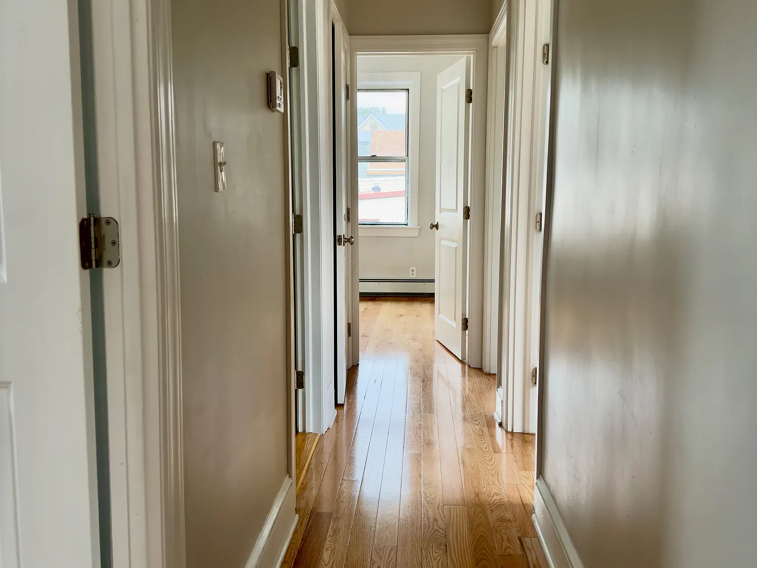 3 bed, 1300 sqft, $3,300 — Photo 3