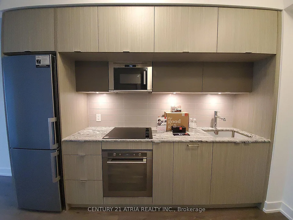 585 Bloor St E #2719
