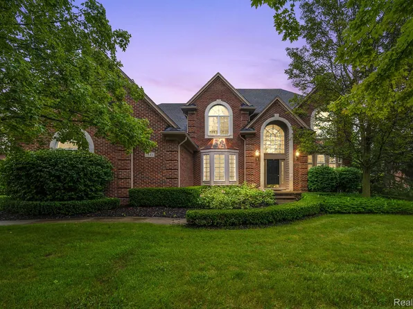 1143 Autumnview Dr, Rochester, MI 48307