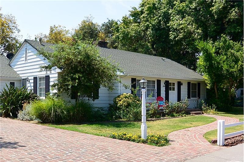 1st image of 206 Bartlett Ave