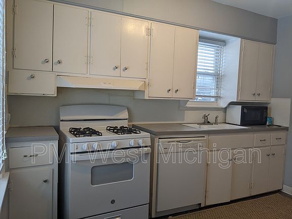 4th image of 1930 Philadelphia Ave SE