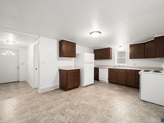 5th image of 309 E 5th St