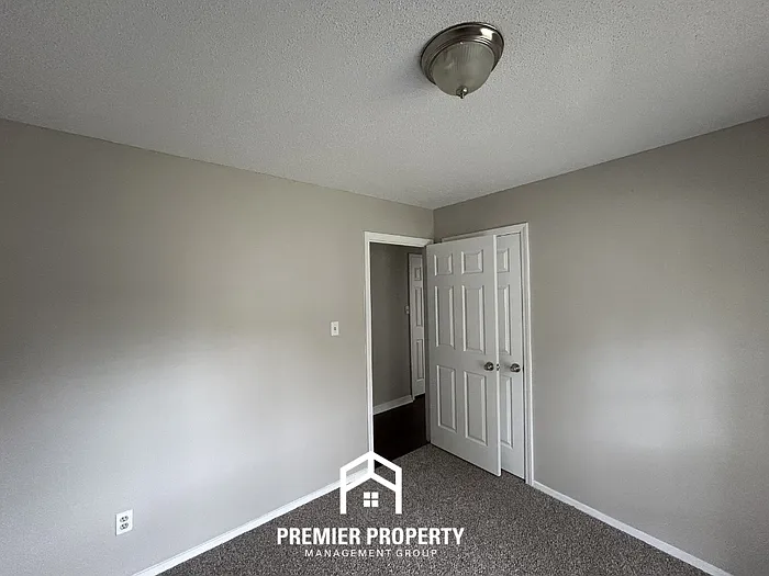 2563 Waverly Dr — Photo 15