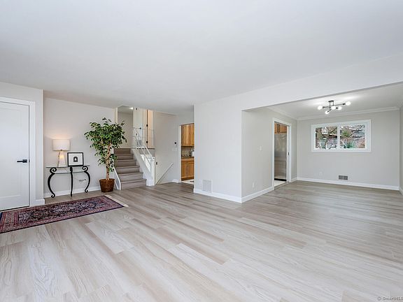 5th image of 14 Amherst Rd