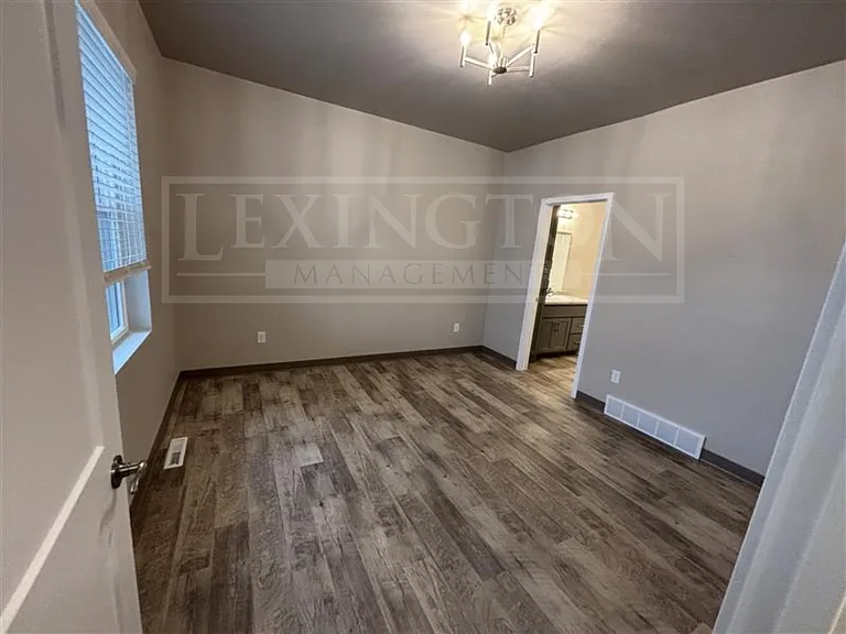 1129 Northwood Dr — Photo 10