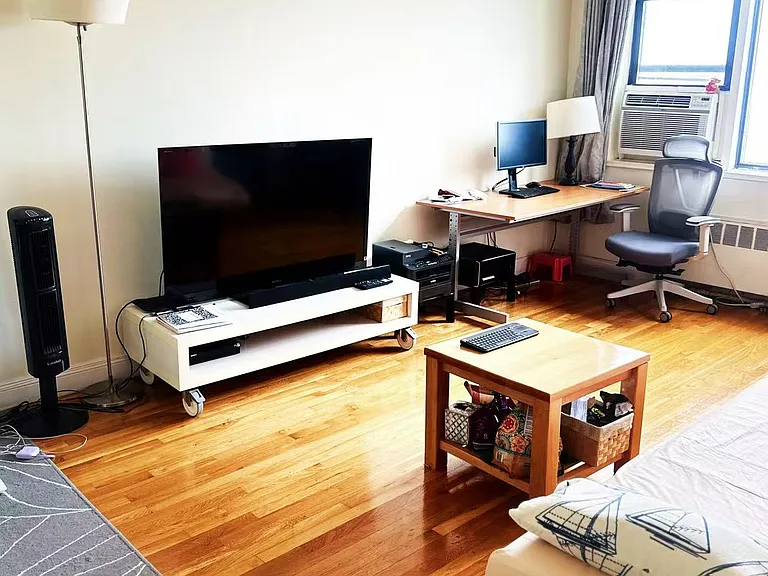 14336 Barclay Ave #6C — Photo 2