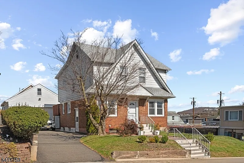 108 Jefferson Pl photo 1