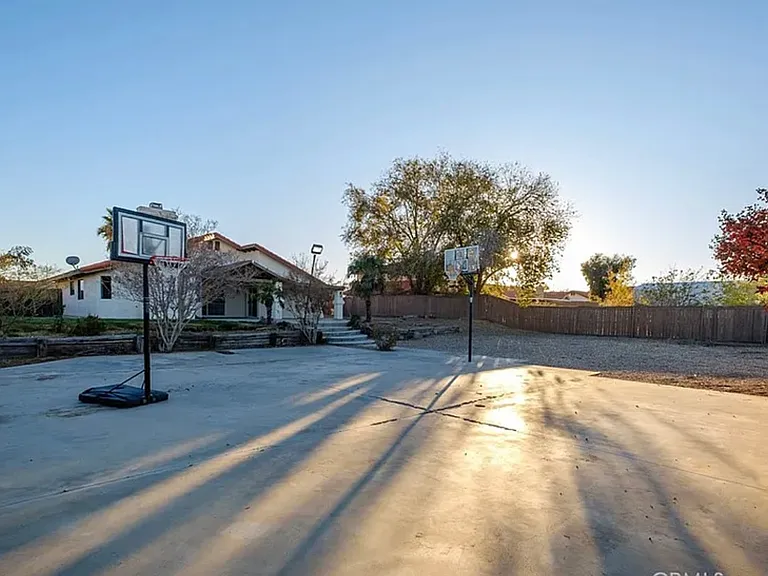 El Cajon Dr — Photo 18