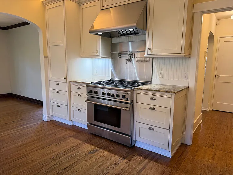1312 S Orange Grove Ave — Photo 20