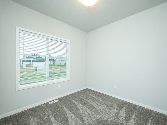 4th image of 613 Sunset Dr SE