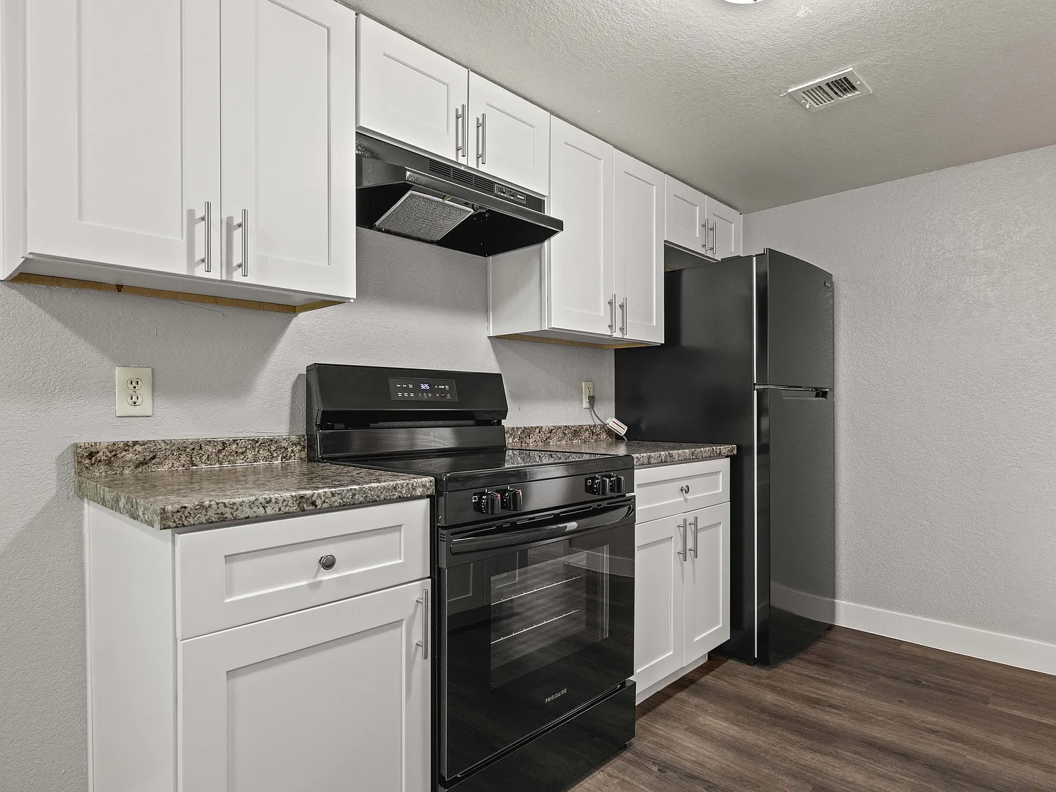 Mariposa Flats — Photo 1