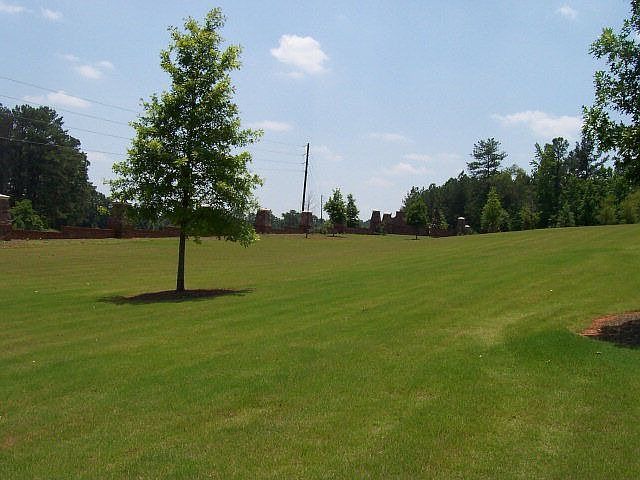 2nd image of 1208 Hedgerow Ln