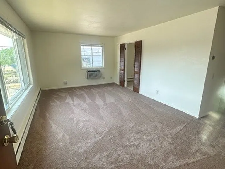 1302 Crowley Ave — Photo 3