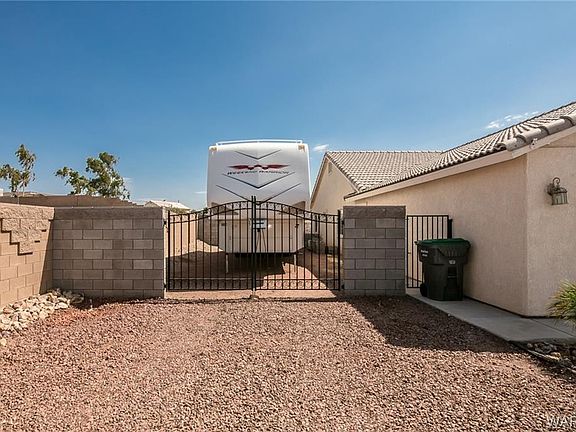 3rd image of 2207 E Roberts Way