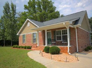 949 Laurel Dr, Hartwell, GA 30643