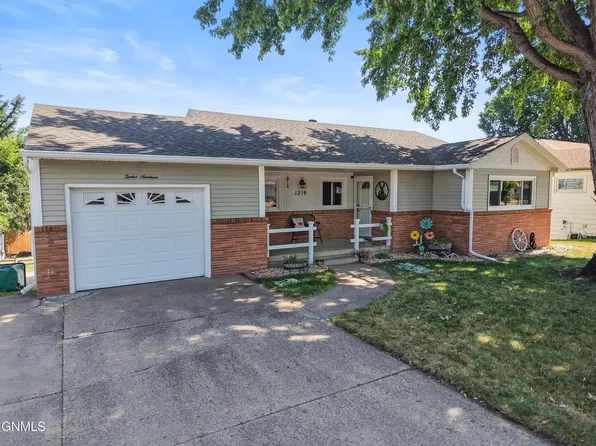 1219 N 1st St, Bismarck, ND 58501