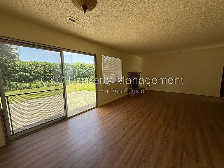 938 Estrada Ct — Photo 13
