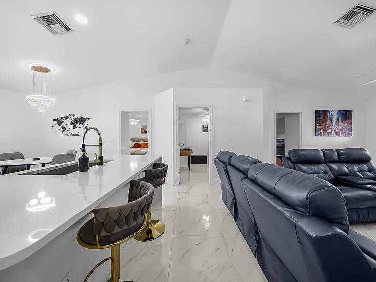 3825 SW 11th Ave — Photo 15