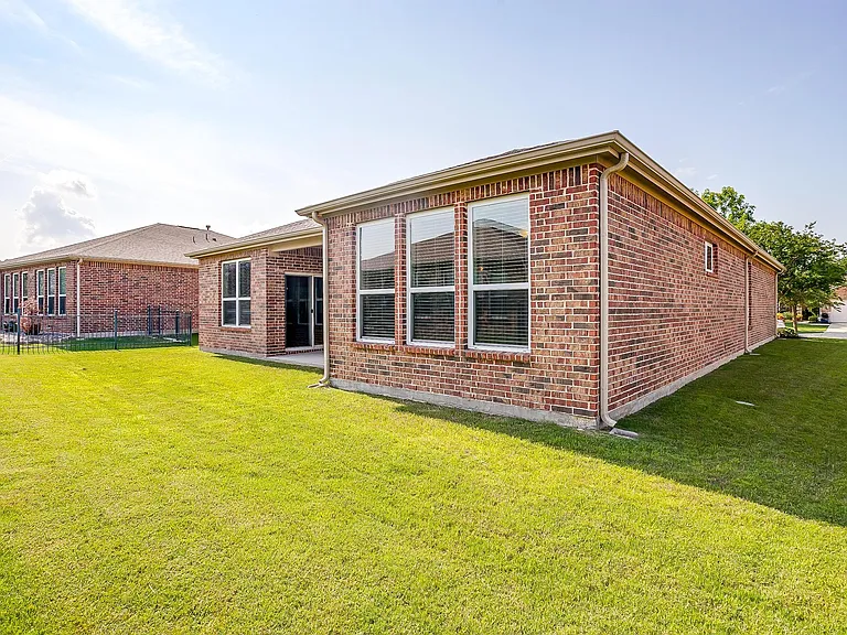 1845 Dexter Ln — Photo 24