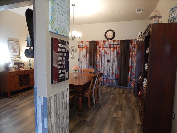 3rd image of 813 Emily Trl