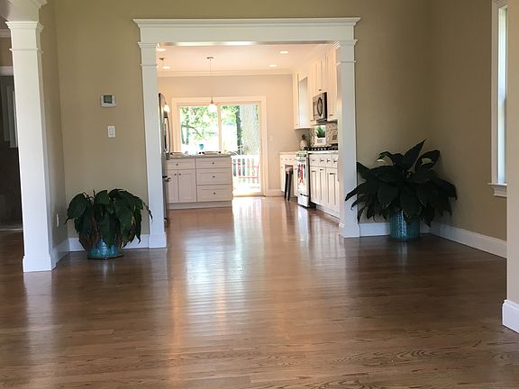 4th image of 340 Paumanake Ave