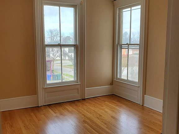 5th image of 119 1/2 Clay St #B