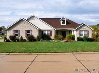 13 Oak Leaf, Maryville, IL 62062
