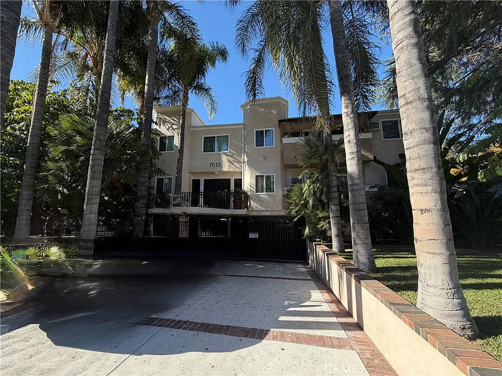 2 bed, 18616 sqft, $2,975 — Photo 4