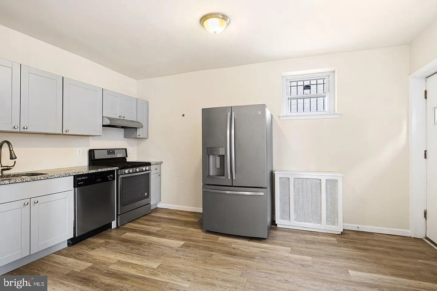 2 bed, 2016 sqft, $1,450 — Photo 4