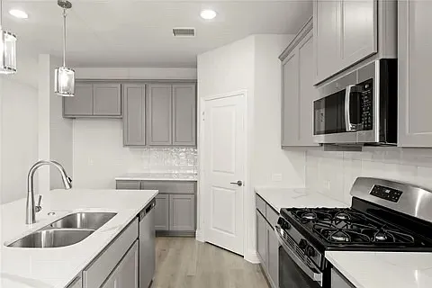 2133 Rhodora Ave — Photo 5