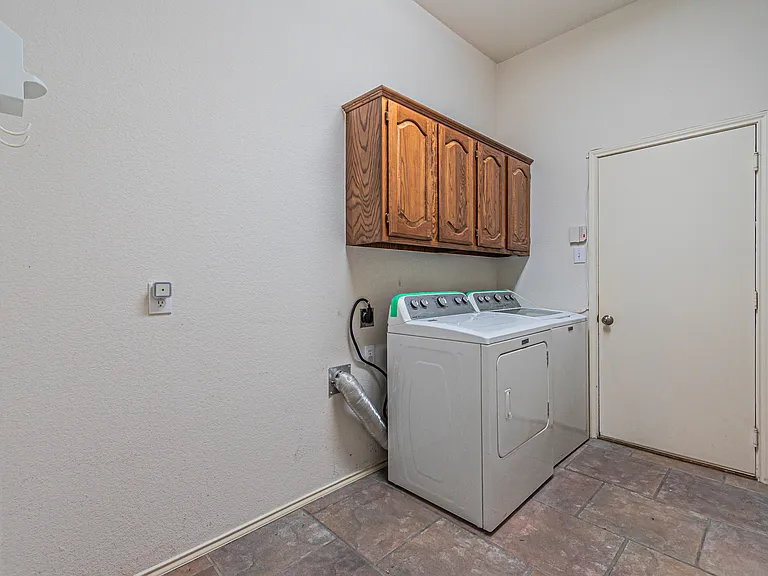 2425 Kittyhawk Dr — Photo 14