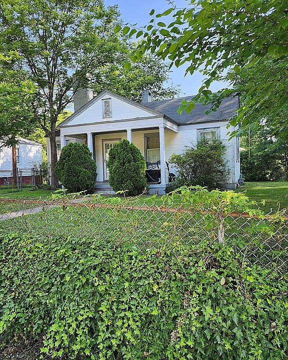 1st image of 395 Gentry St