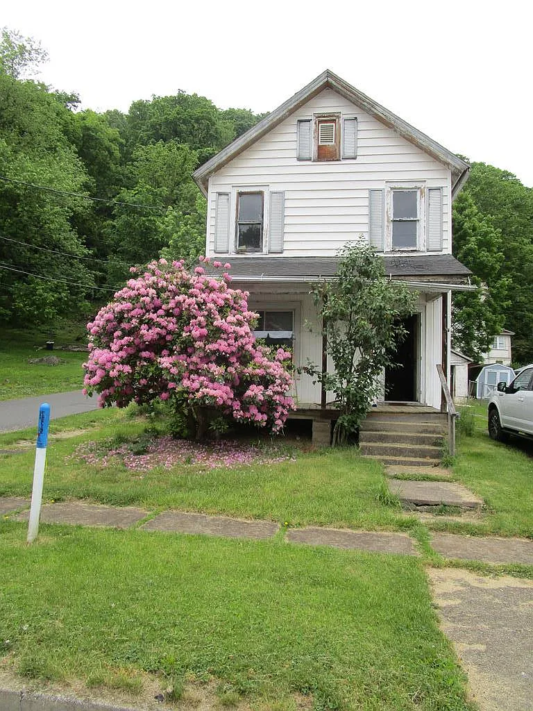 366 Pacific St photo 1